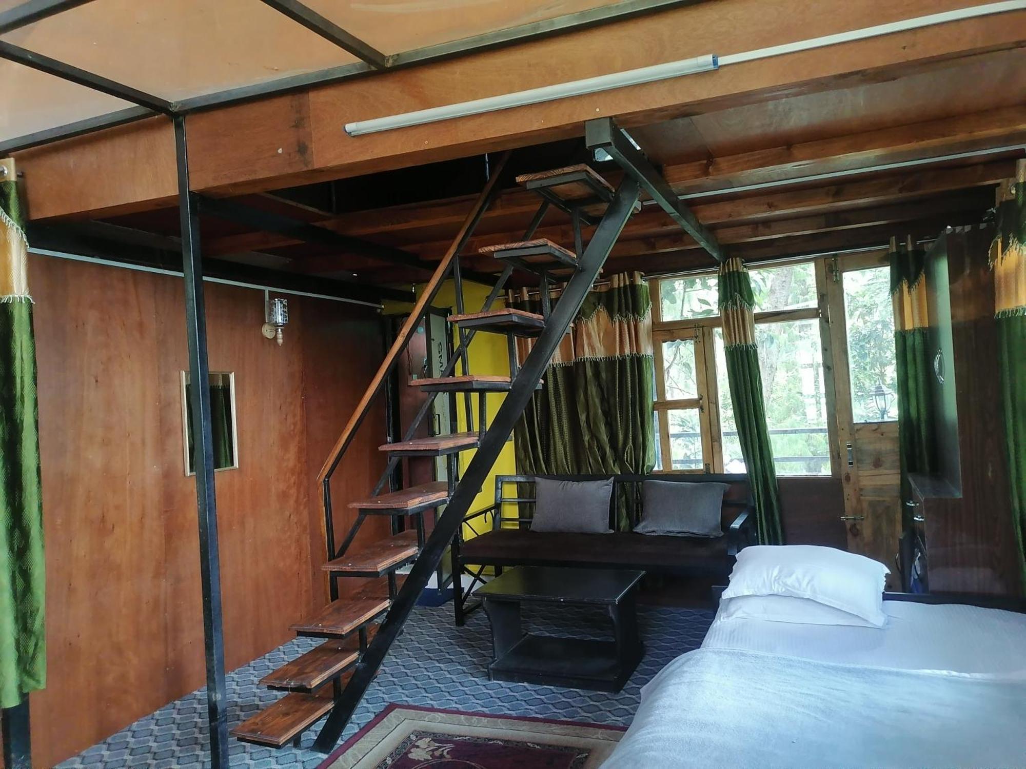 Jungle Crown Organic Homestay